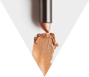 Stick cosmetique doré et sa texture crémeuse