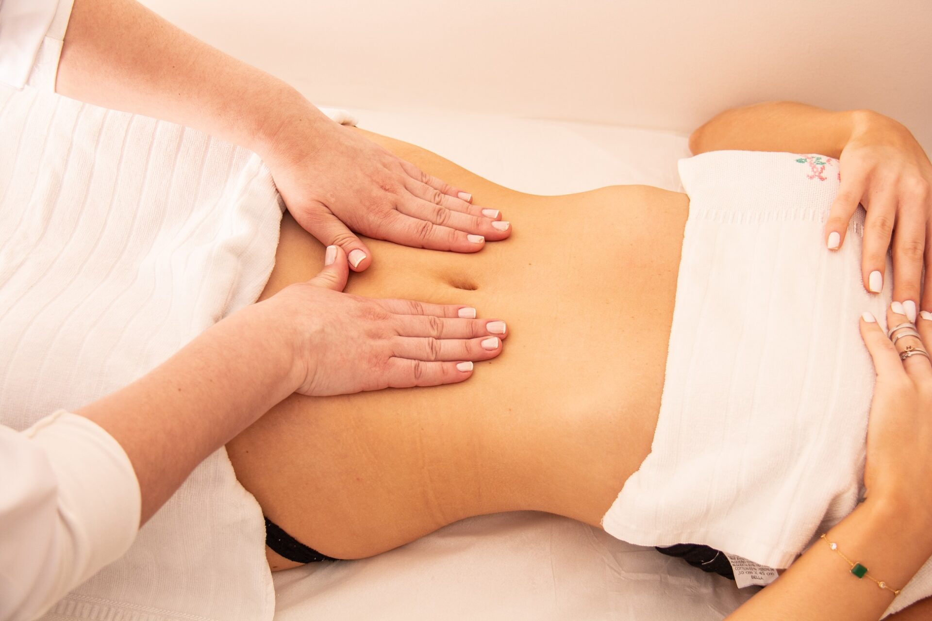 Massage de drainage lymphatique du ventre